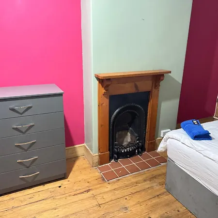 Hometel Digs Nice Comfy Home Sleeps 12 Leicester Exterior photo