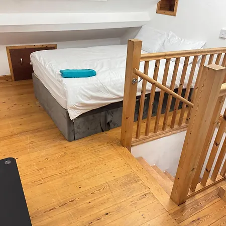 Hometel Digs Nice Comfy Home Sleeps 12 Leicester Exterior photo