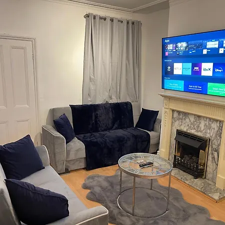 Hometel Digs Nice Comfy Home Sleeps 12 Leicester Exterior photo