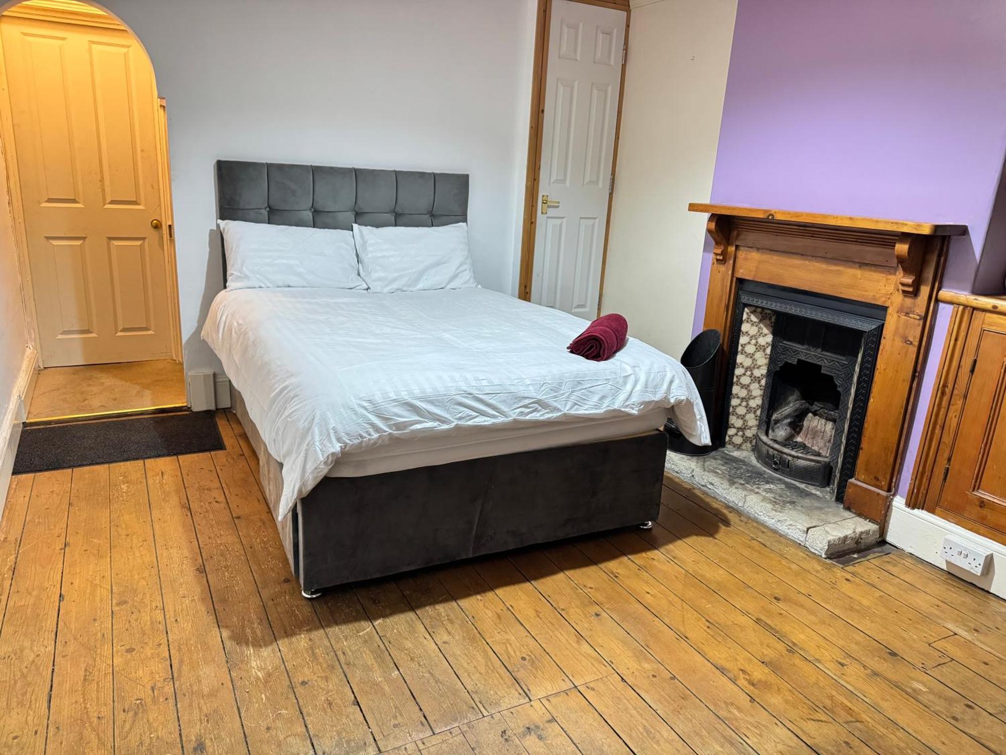 Hometel Digs Comfy Sleeps 12 Апартаменты *