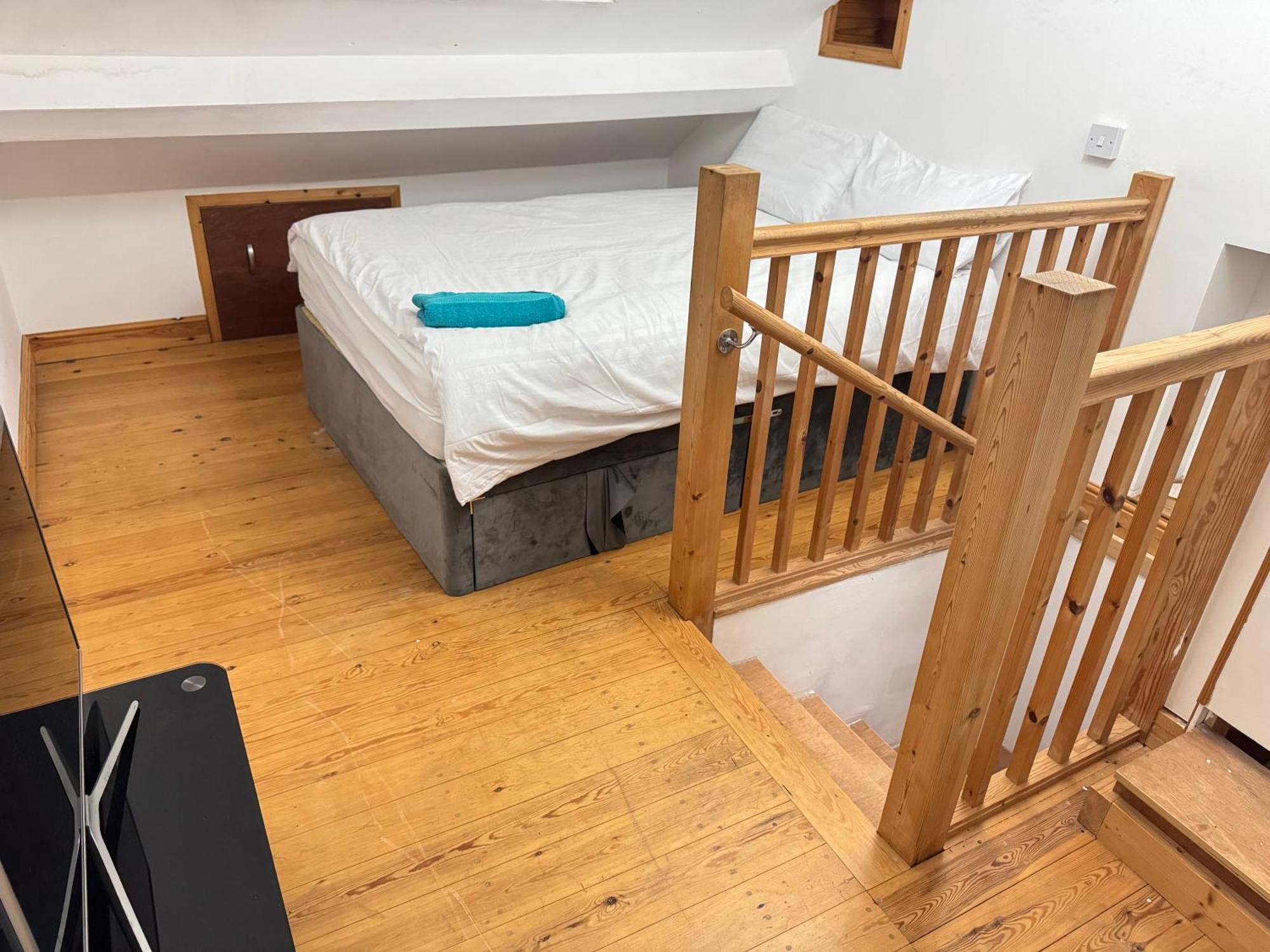 Hometel Digs Comfy Sleeps 12 * Лестер
