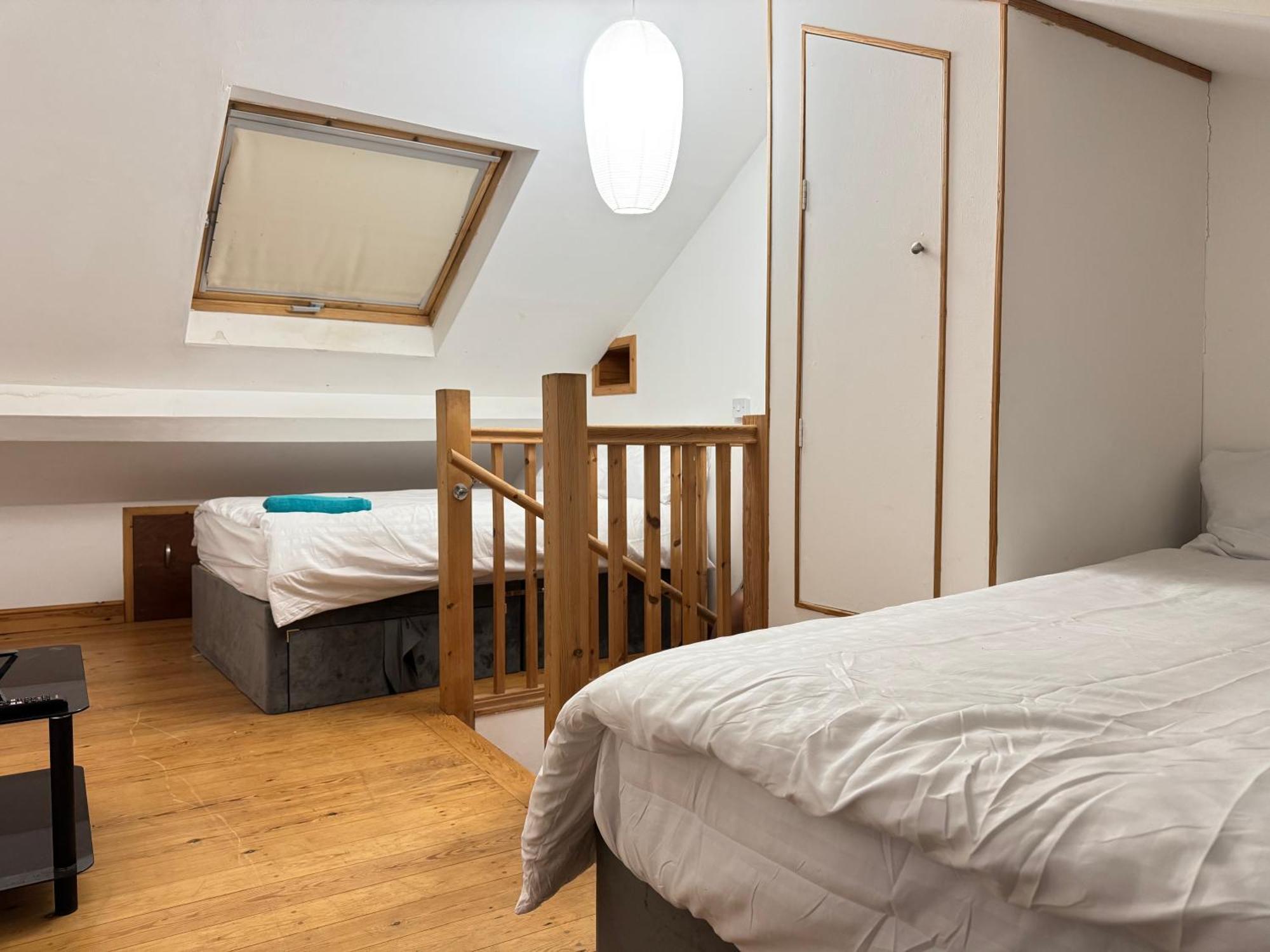 Hometel Digs Comfy Sleeps 12 Апартаменты *