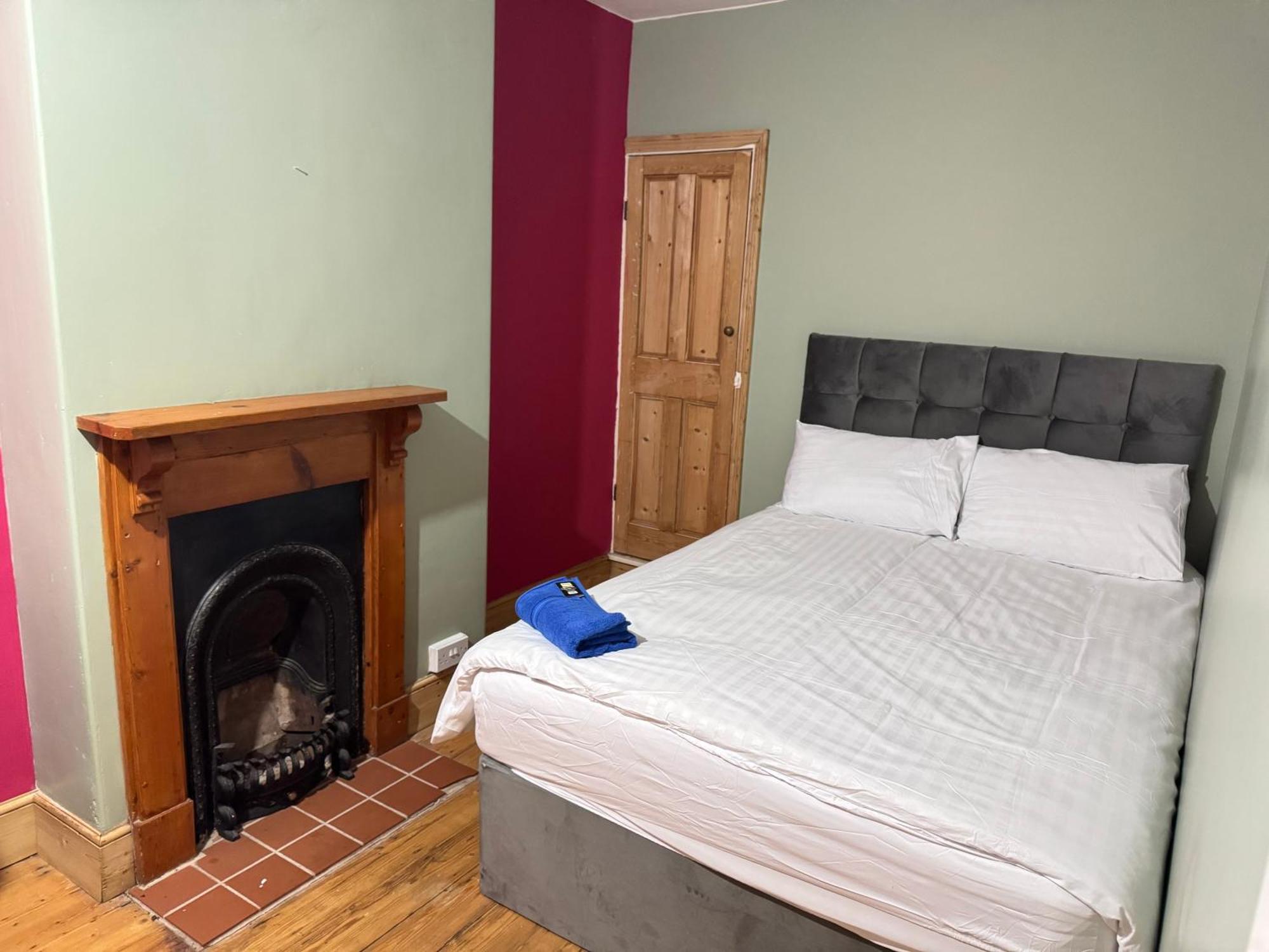 Hometel Digs Comfy Sleeps 12 * Лестер