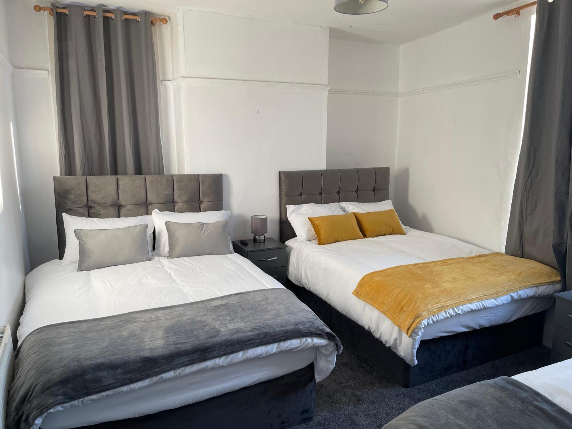 Hometel Digs Comfy Sleeps 12 Апартаменты Лестер