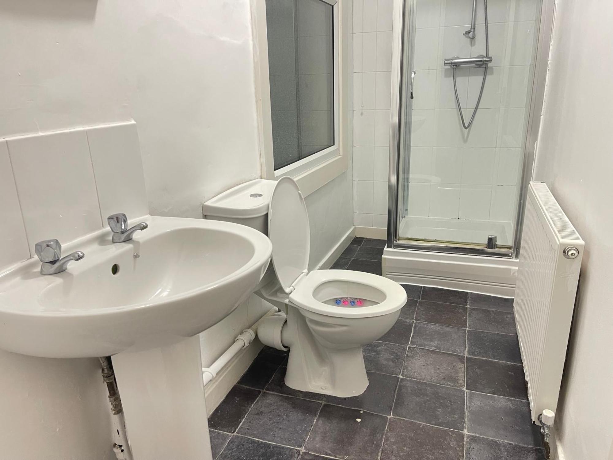 Апартаменты Hometel Digs Comfy Sleeps 12 *