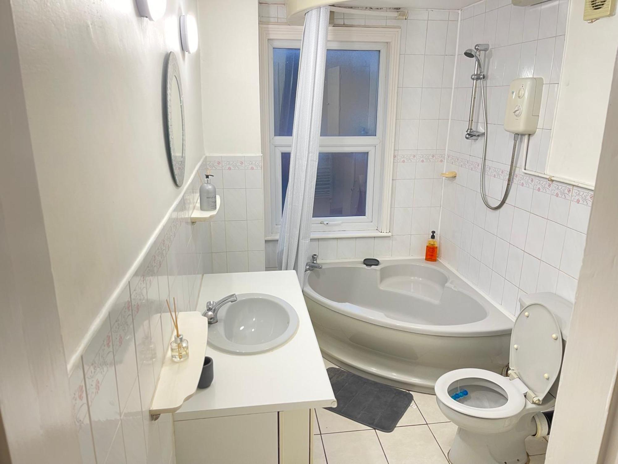 Hometel Digs Comfy Sleeps 12 Апартаменты