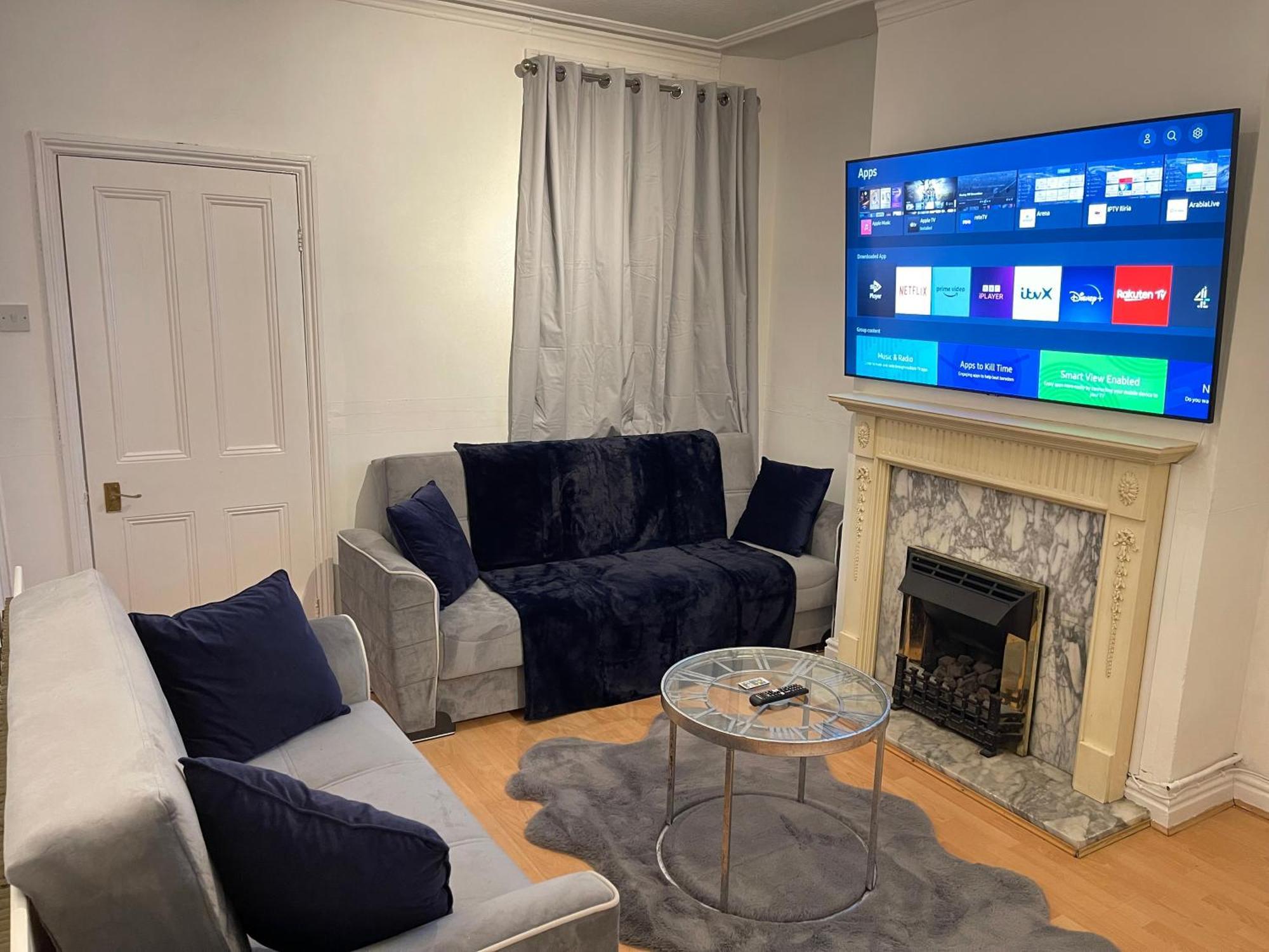 Hometel Digs Comfy Sleeps 12 Апартаменты Лестер