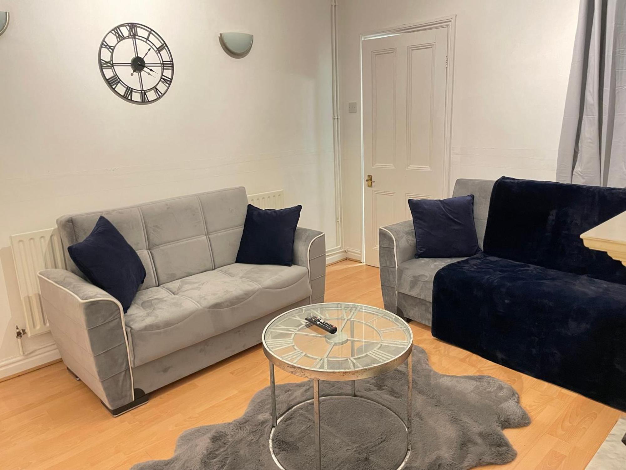 Апартаменты Hometel Digs Comfy Sleeps 12 Лестер